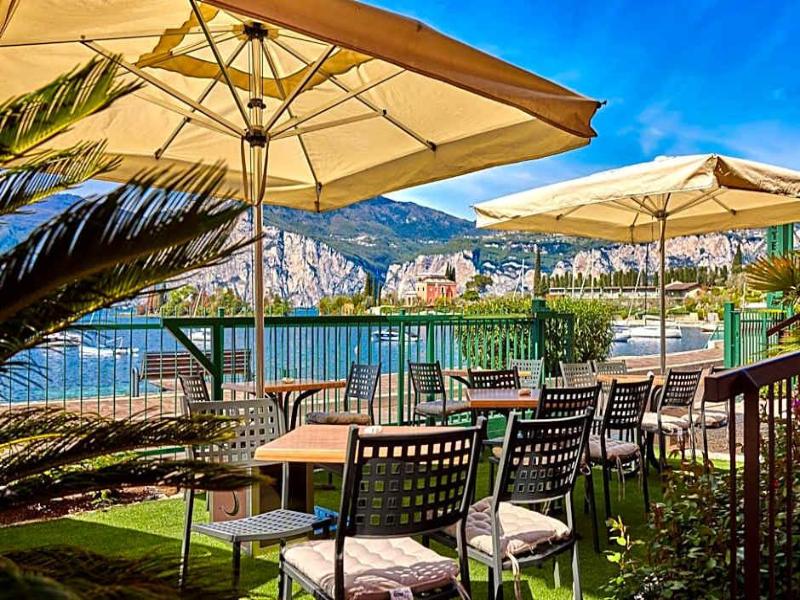 Beach Hotel Rosa image