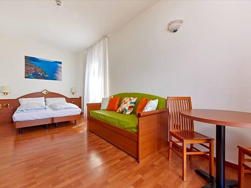 Beach Hotel Rosa image
