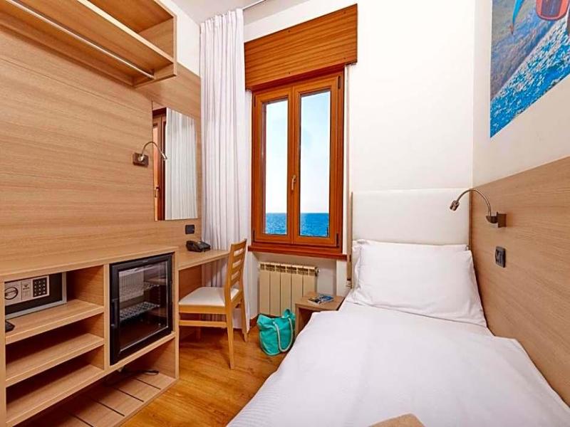 Beach Hotel Rosa image