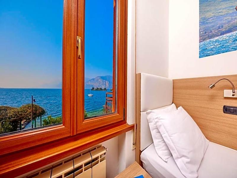 Beach Hotel Rosa image