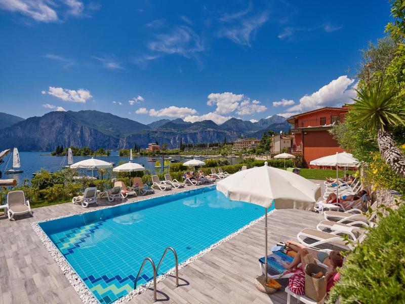 Beach Hotel Rosa image