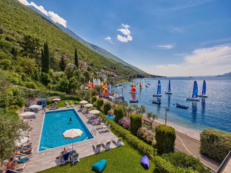 Beach Hotel Rosa image