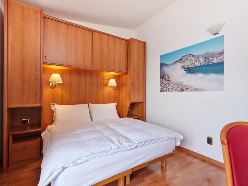 Beach Hotel Rosa image