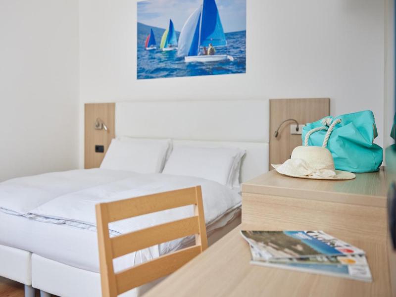 Beach Hotel Rosa image