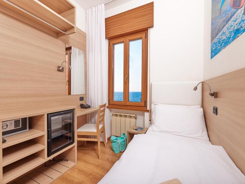 Beach Hotel Rosa image