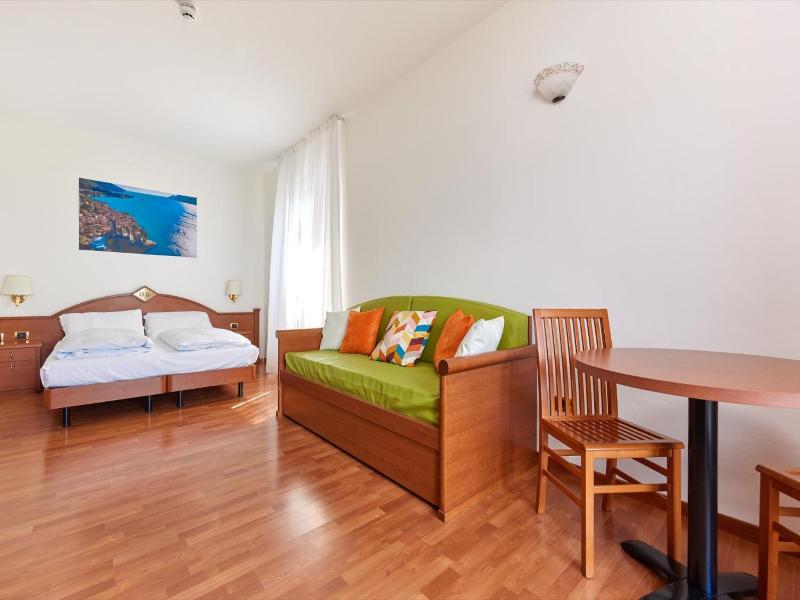 Beach Hotel Rosa image