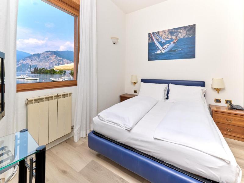 Beach Hotel Rosa image