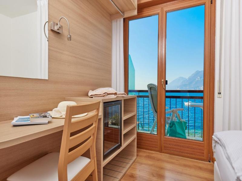 Beach Hotel Rosa image