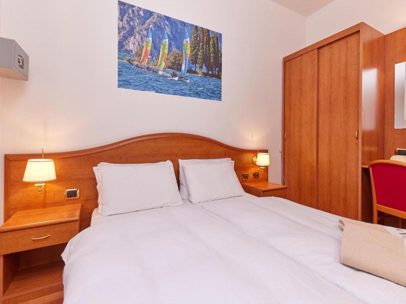 Beach Hotel Rosa image