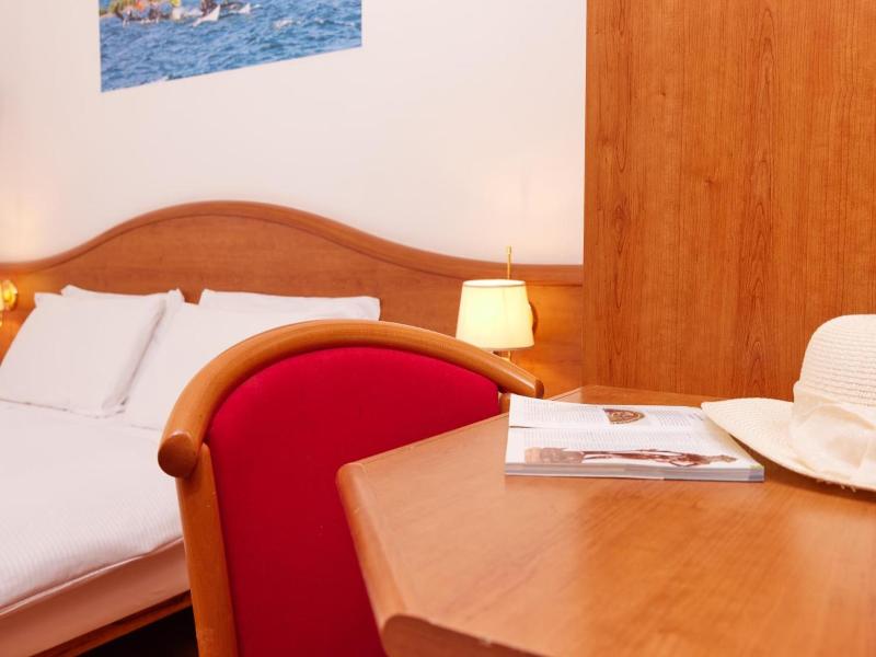 Beach Hotel Rosa image