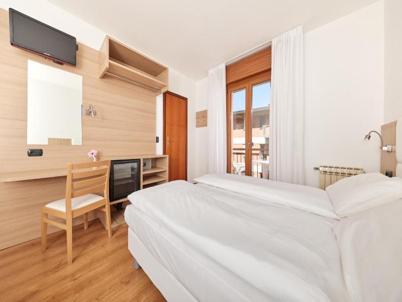 Beach Hotel Rosa image
