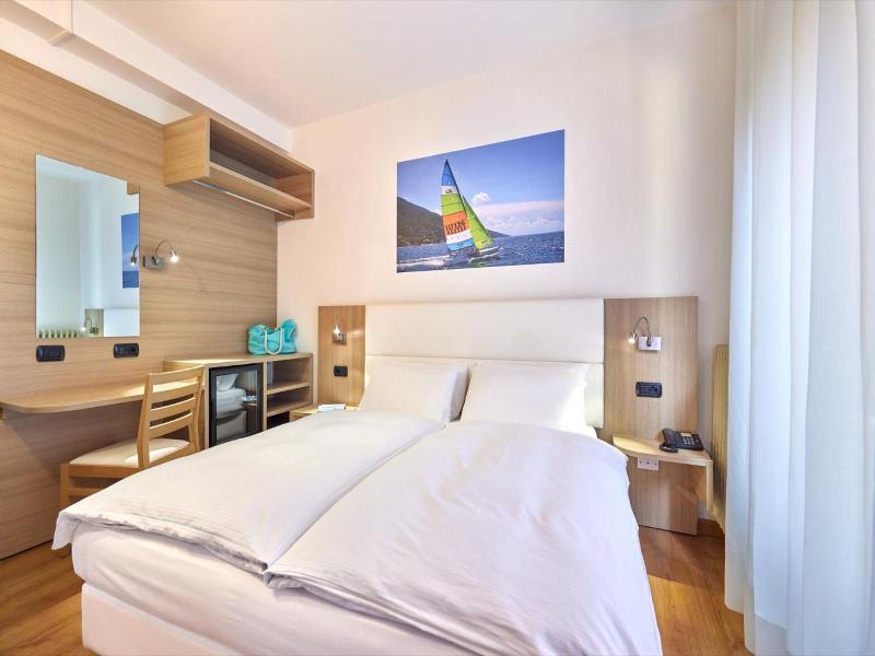 Beach Hotel Rosa image