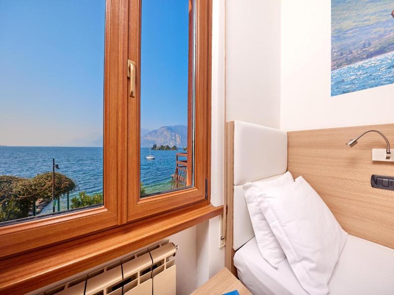 Beach Hotel Rosa image