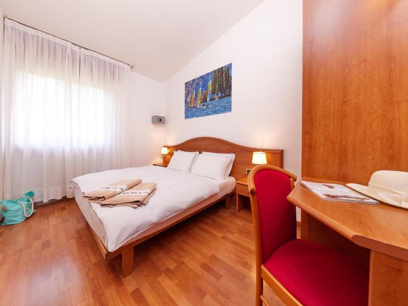 Beach Hotel Rosa image