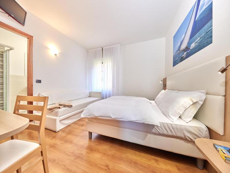 Beach Hotel Rosa image