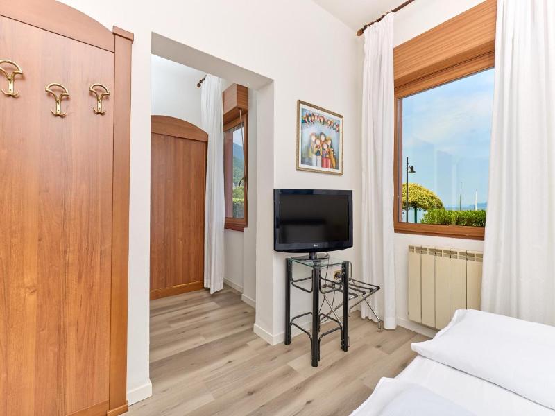 Beach Hotel Rosa image