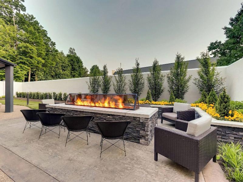 Courtyard Lexington South/Hamburg Place