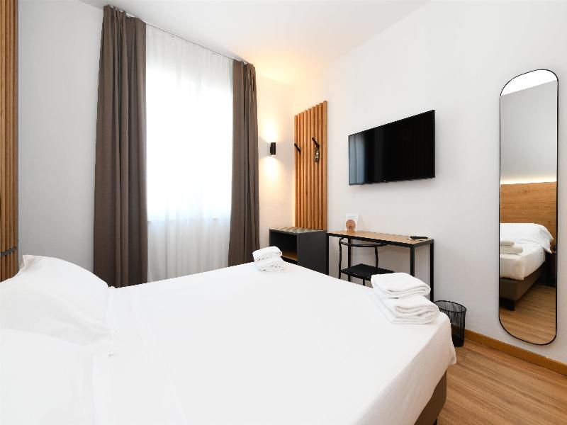 Best Western Hotel Arya image