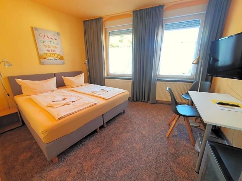 Hotel-Pension Grüne Linde image