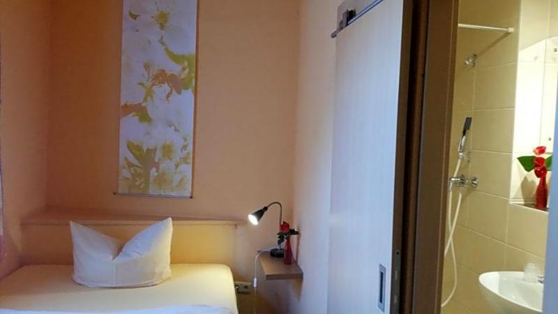 Hotel-Pension Grüne Linde image