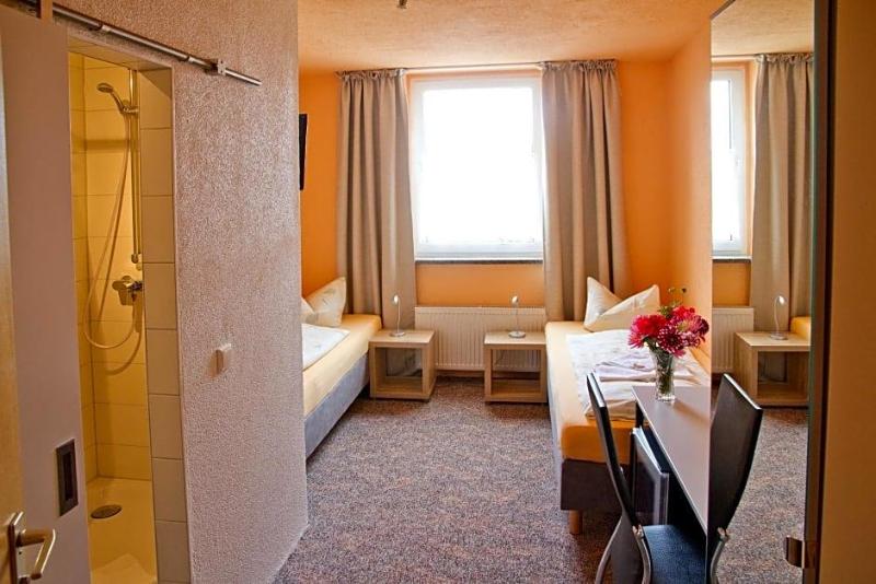 Hotel-Pension Grüne Linde image
