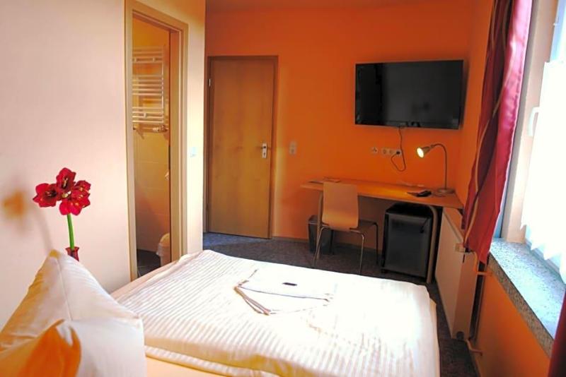 Hotel-Pension Grüne Linde image