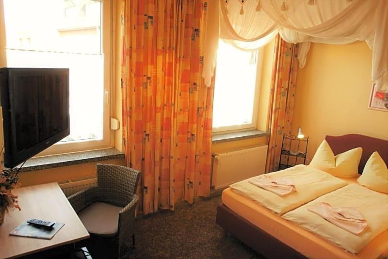 Hotel-Pension Grüne Linde image