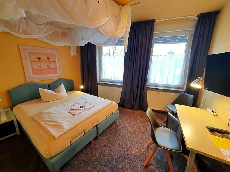 Hotel-Pension Grüne Linde image