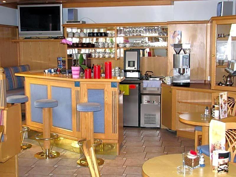 Hotel am Platz image
