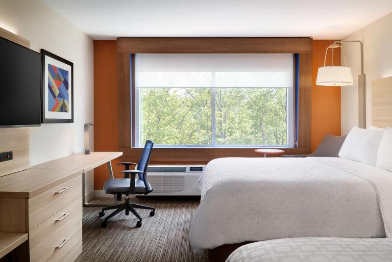 Holiday Inn Express Hotel & Suites Pryor