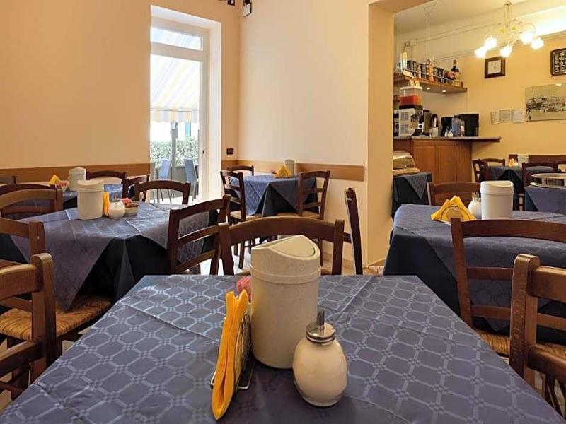 Parking Hotel Giardino image