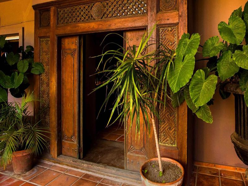 Tres Mares image