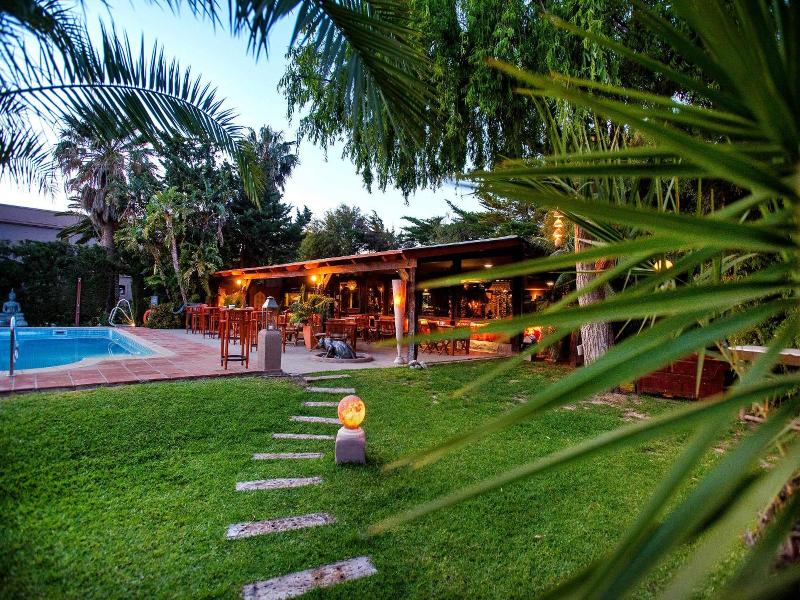 Tres Mares image