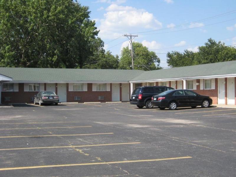 Guest House Motel Chanute image