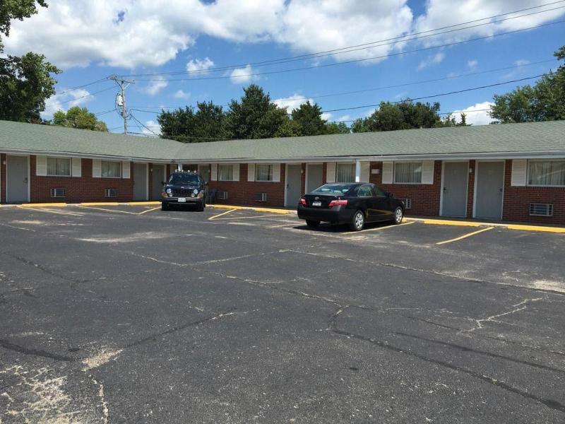 Guest House Motel Chanute image