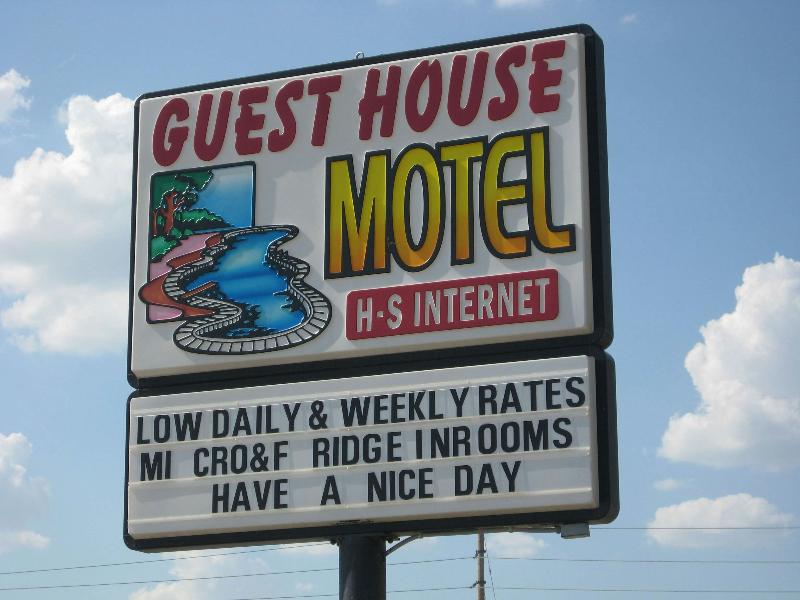 Guest House Motel Chanute image