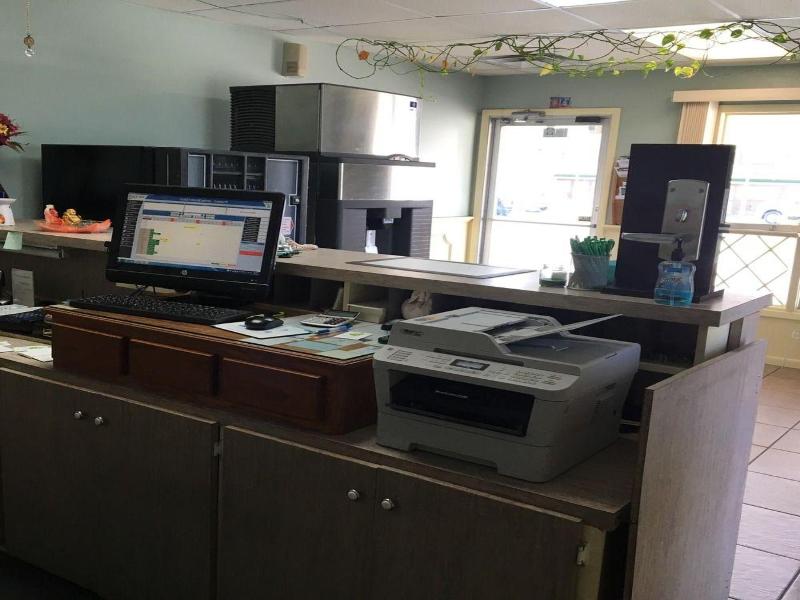 Guest House Motel Chanute image