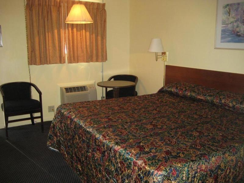 Guest House Motel Chanute image