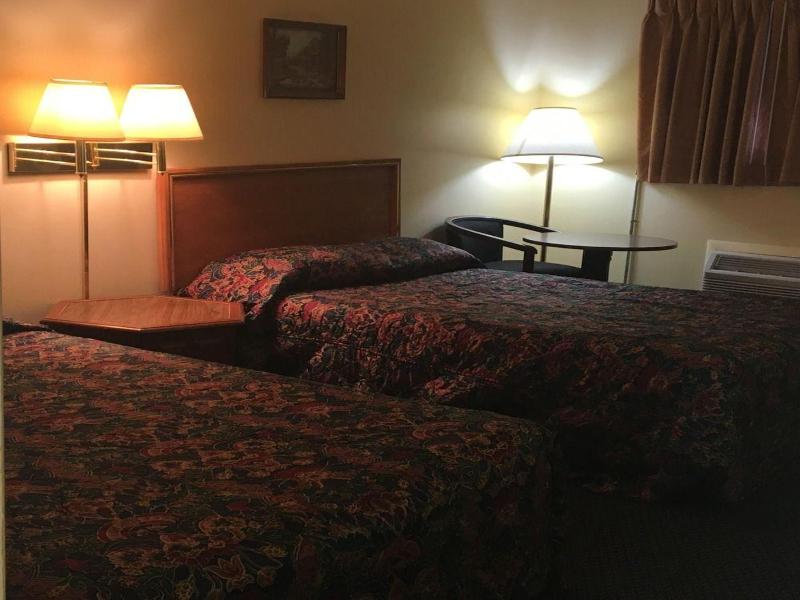 Guest House Motel Chanute image