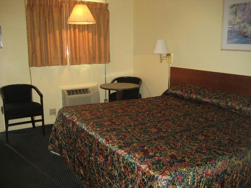 Guest House Motel Chanute image