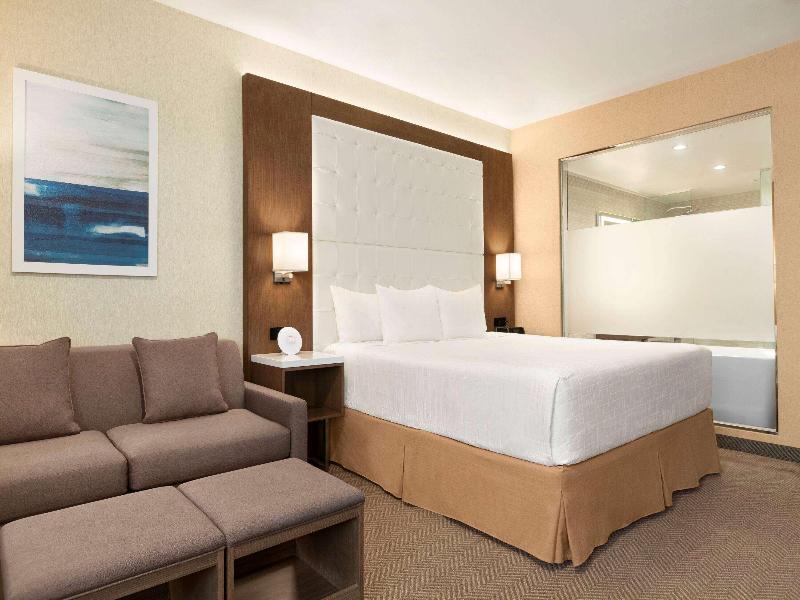 Wyndham Anaheim image