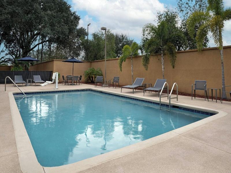 Courtyard Lakeland image
