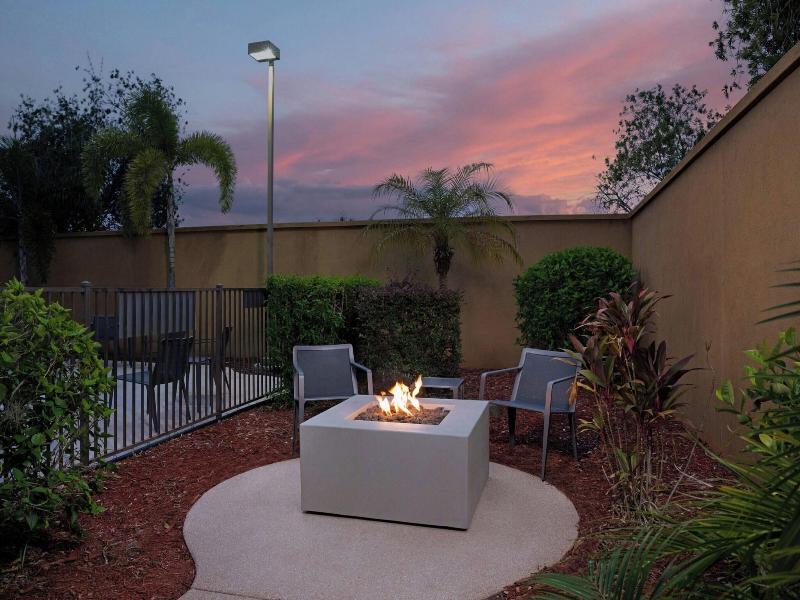 Courtyard Lakeland image