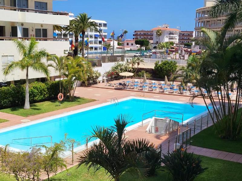 Las Camelias Apartments image