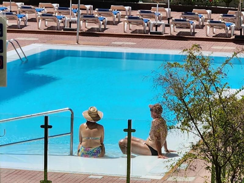 Las Camelias Apartments image