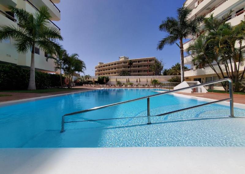 Las Camelias Apartments image