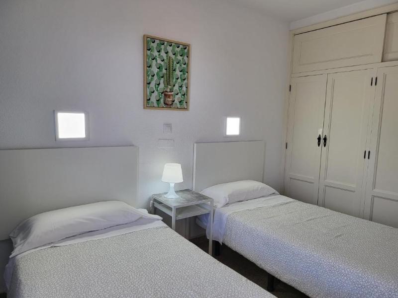 Las Camelias Apartments image