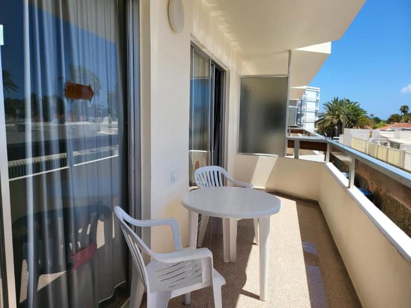Las Camelias Apartments image