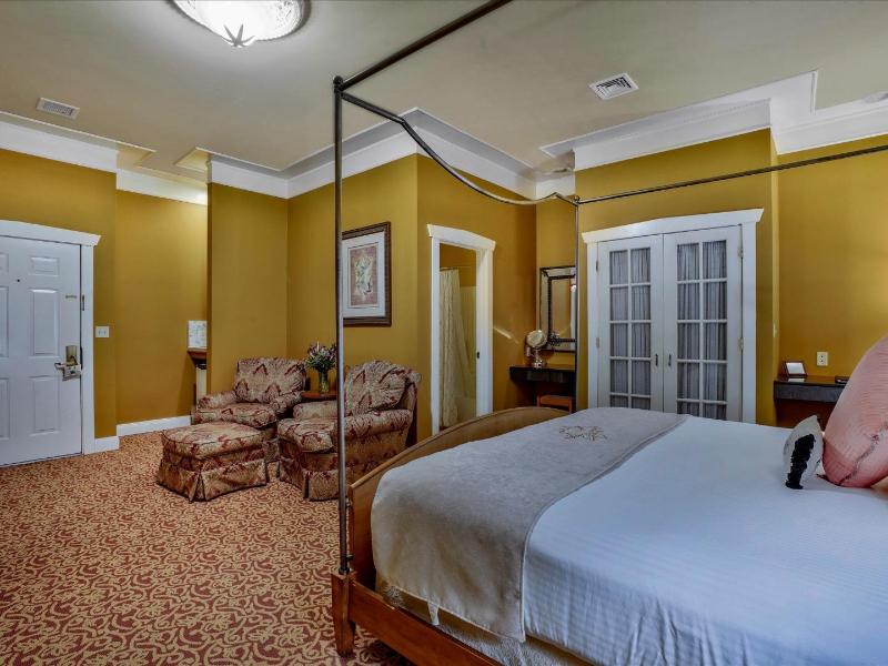 The Inn at Leola Village image