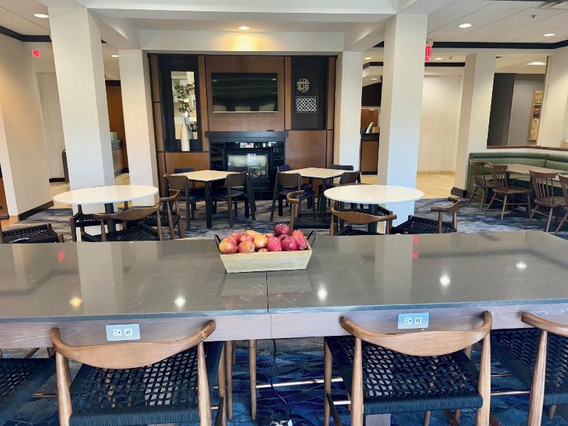 Fairfield Inn & Suites Louisville East image